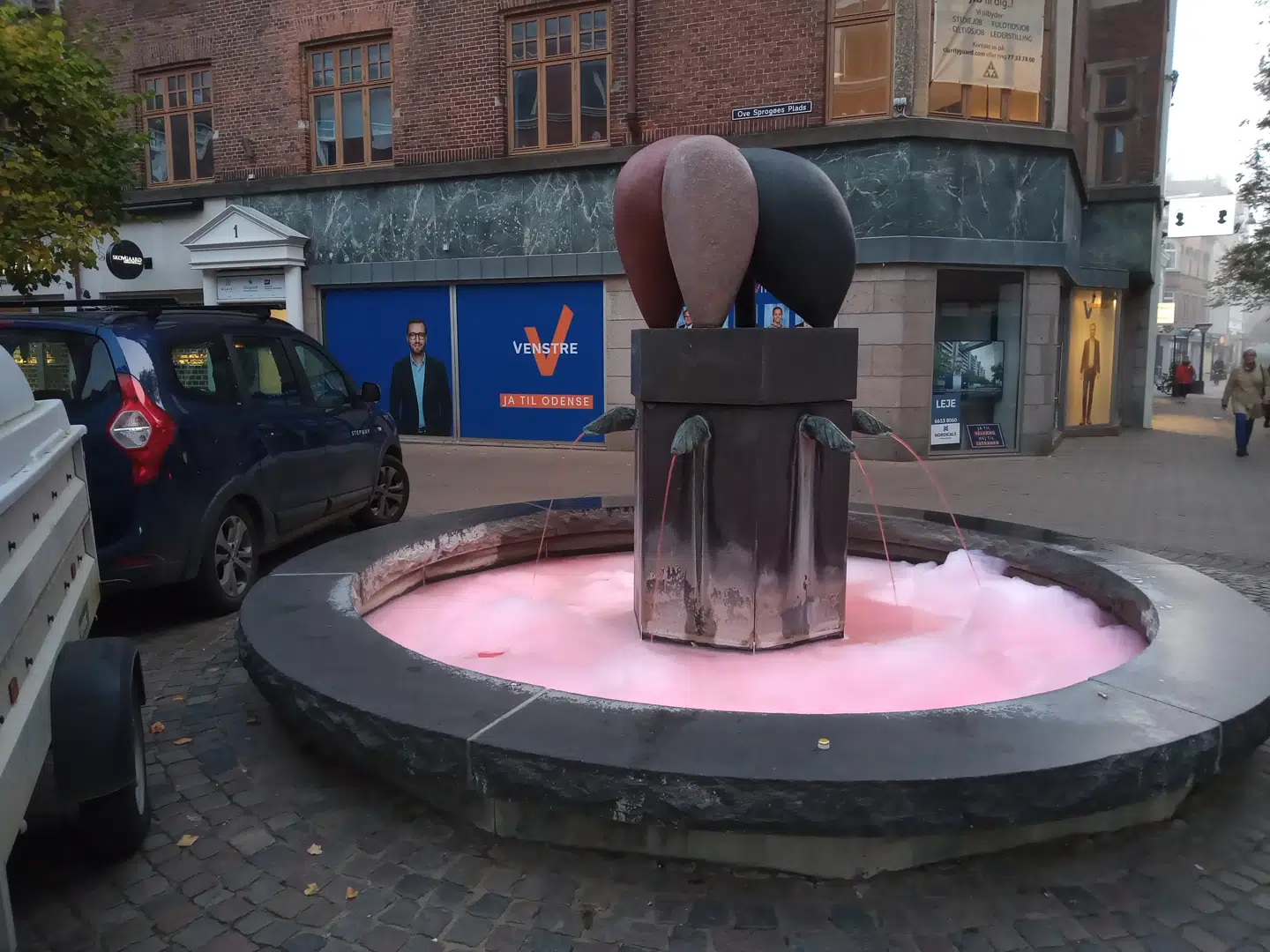 Senest har der også været bobler i det meget omtalte bassin, uden at man dog ved, hvad det skyldes.