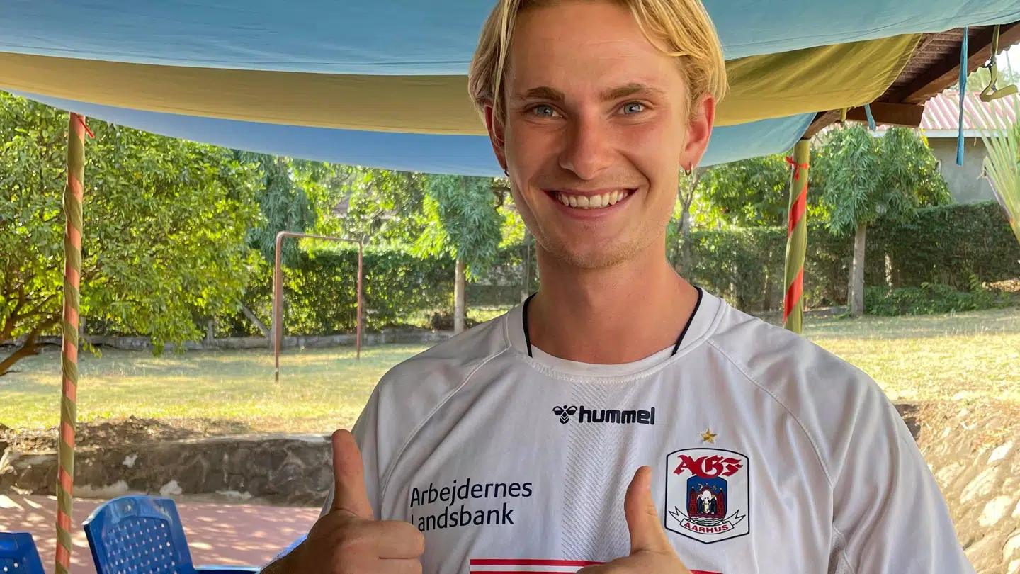 En glad og stolt Johan Jørgensen, der selvfølgelig har sin AGF-trøje på.