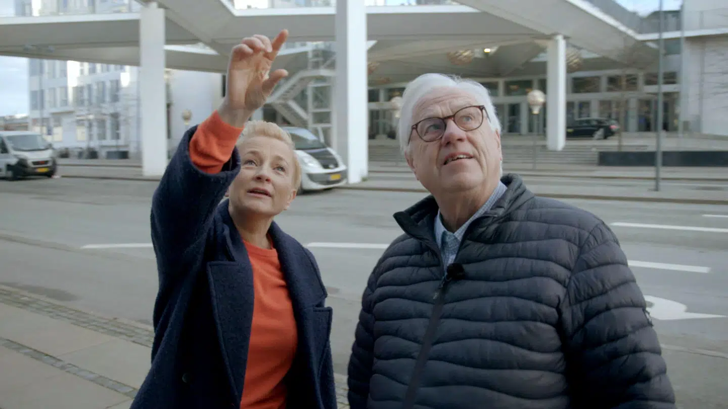 Ane Cortzen sammen med Niels Fennet, direktør for Cabinn og bygherre på det omdiskuterede byggeri.