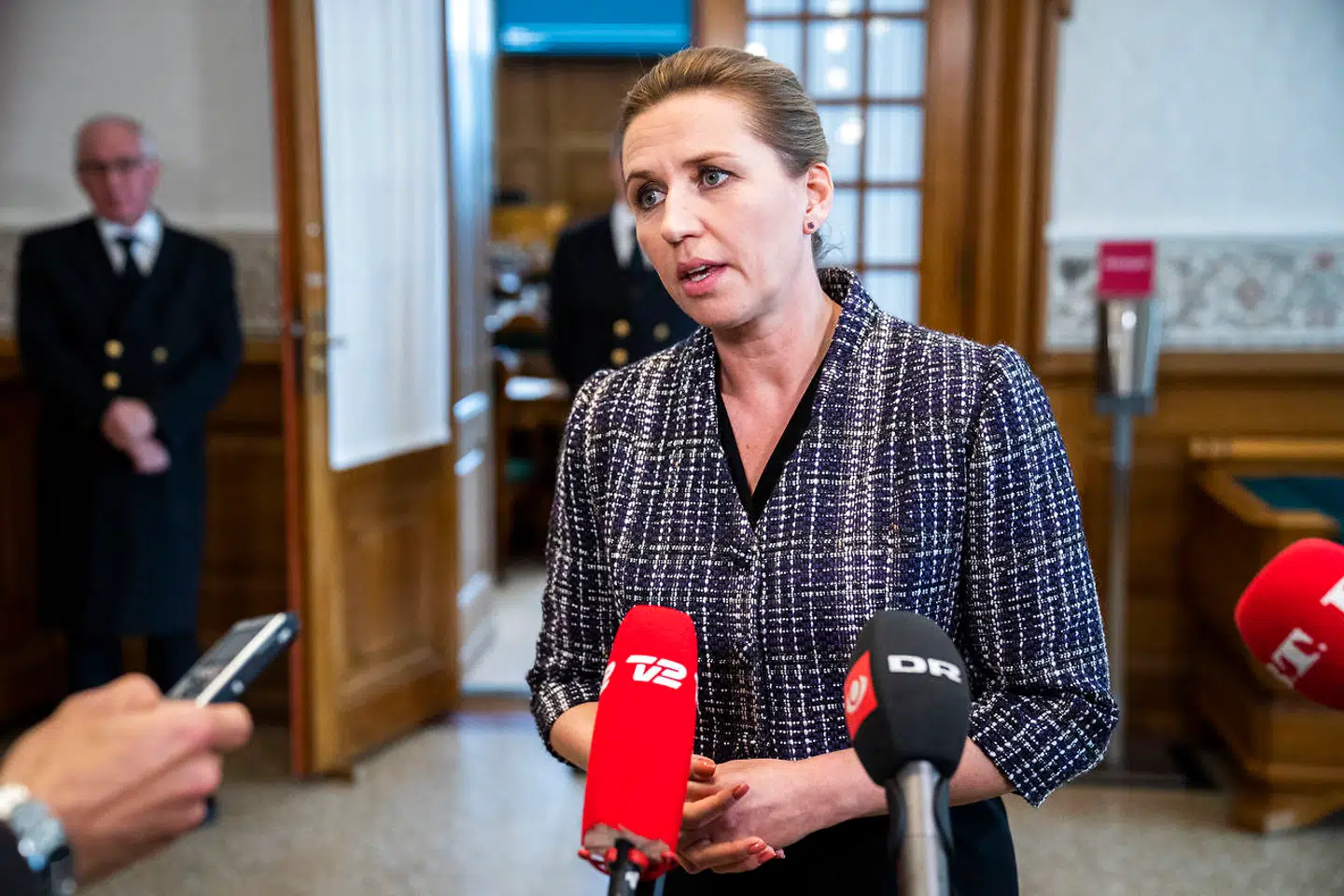 Statsminister Mette Frederiksen holder doorstep pressemøde foran folketingssalen. Åbningsdebat i Folketinget, på Christiansborg torsdag den 7. oktober 2021. Her skal politikerne blandt andet debattere statsministerens åbningstale i tirsdags. (Foto: Martin Sylvest/Ritzau Scanpix 2021)