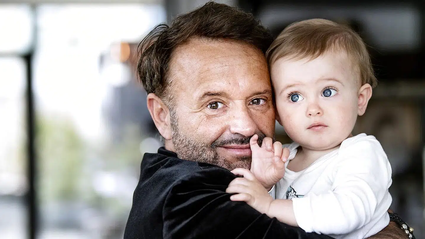 Dennis Knudsen med sin søn Lucas.