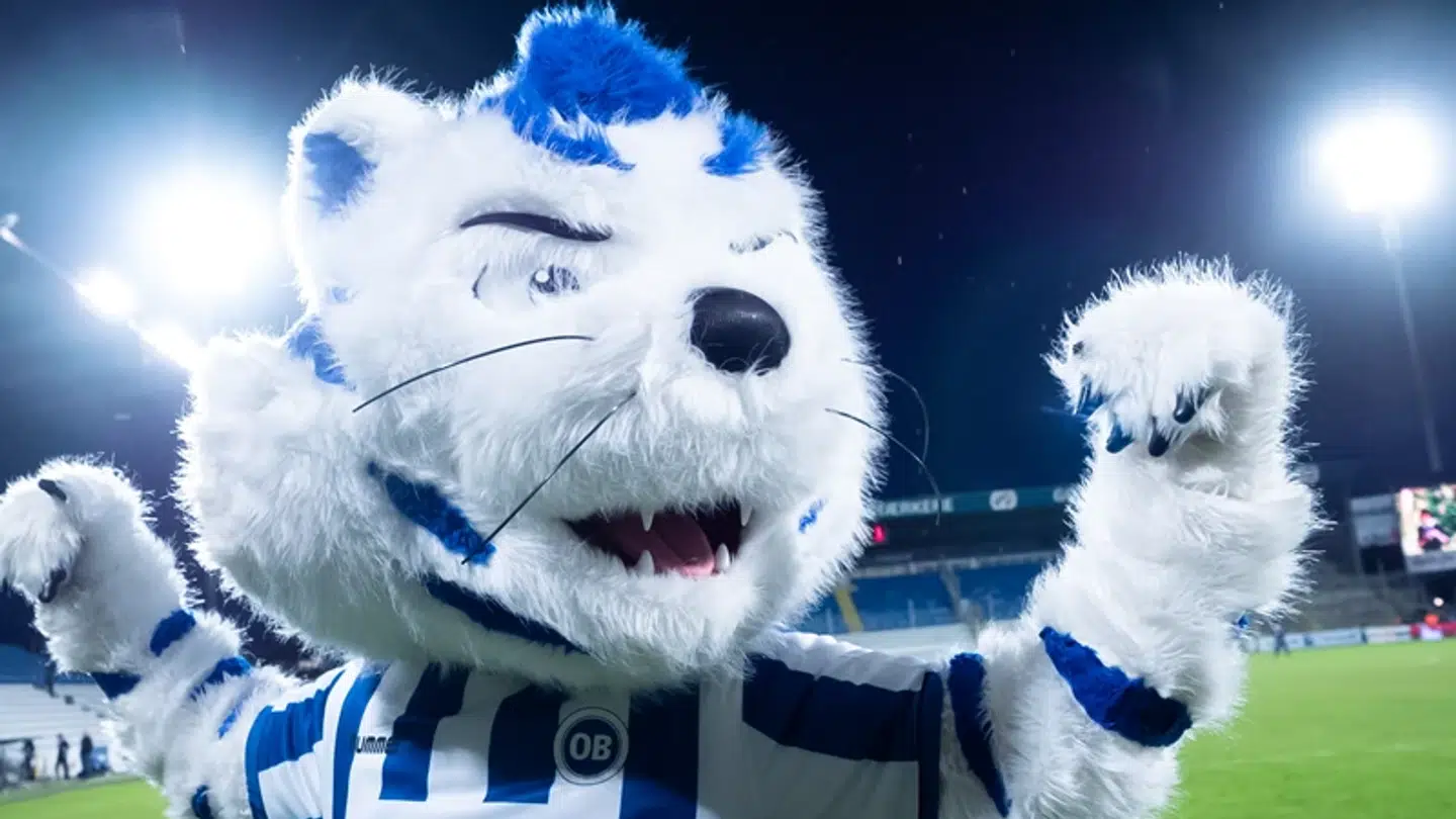 OBs maskot Victor havde været på danseskole inden kampen mod Vejle.