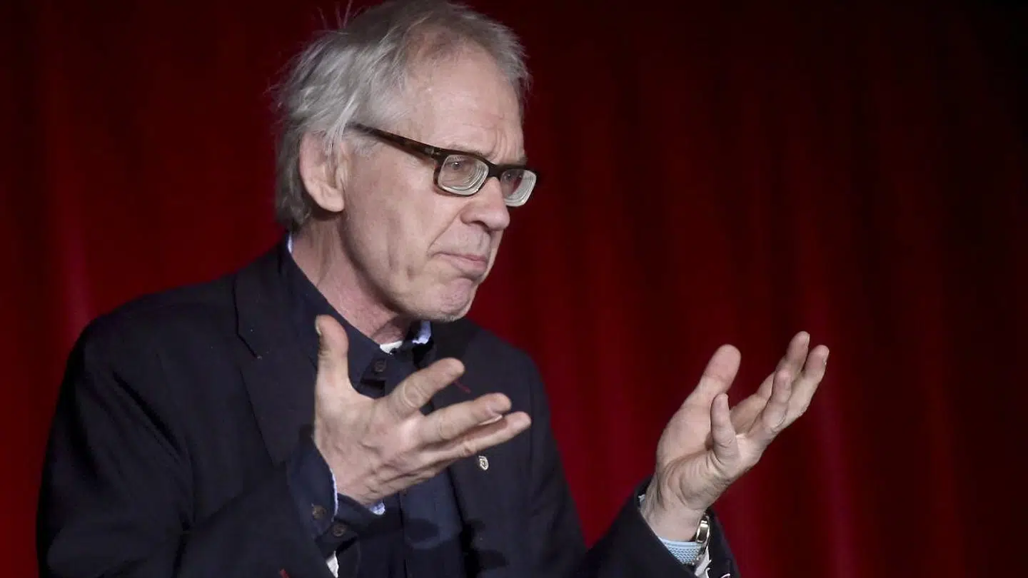 Lars Vilks var en kontroversiel kunstner, der levede under politibeskyttelse, fordi han engang tegnede Muhammed som en hund.