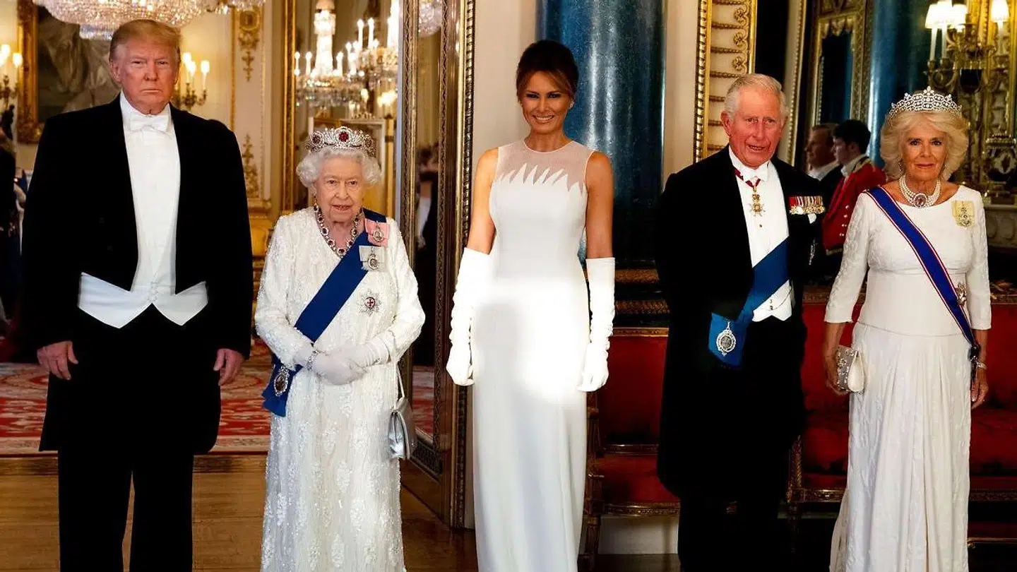 Donald Trump og Melania Trump sammen med dronning Elizabeth, prins Charles og hertuginde Camilla.