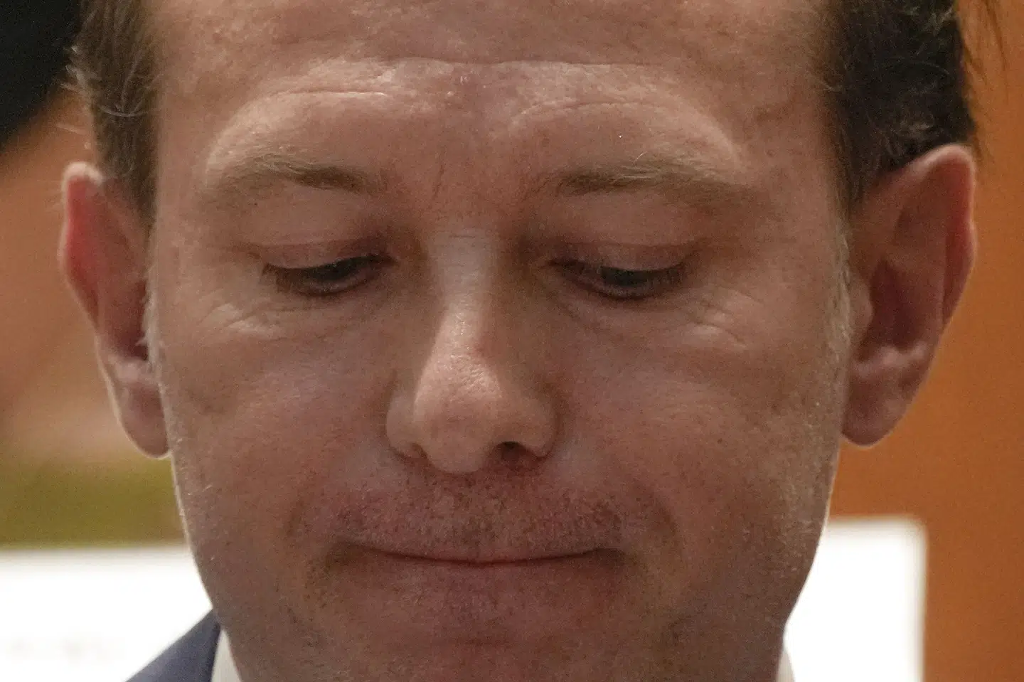 Florin Citu ses her forud for tillidsafstemning i Rumænien. Vadim Ghirda/Ritzau Scanpix