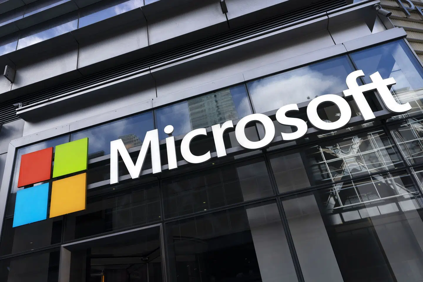 Fremover vil startmenuen i Windows være at finde i midten af skærmen, i stedet for venstre hjørne. Ifølge tech-skribent Jens Hummelmose kan man med den nye opdatering forvente en langt bedre brugeroplevelse end tidligere (Arkivfoto). Mark Lennihan/Ritzau Scanpix