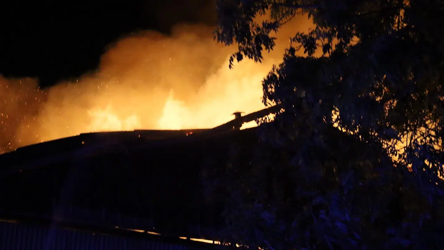 Beboerne måtte reddes ud af brandvæsenet. (Foto: Presse-fotos.dk)