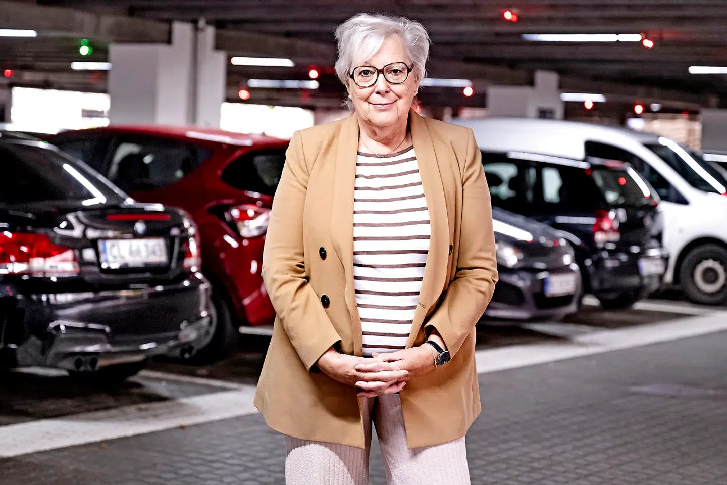 Kirsten Lindberg Andersen, forperson for Ørestad Parkeringsforening, kæmper for billigere parkering til beboerne i Ørestaden, der i øjeblikket betaler en højere pris for en parkeringslicens, end i resten af byen.