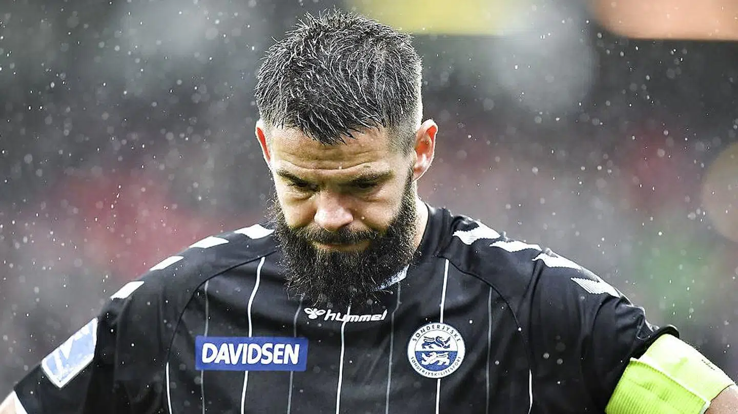 En forstenet Sønderjyske-anfører, Marc Dal Hende efter AaBs 4-0 sejr søndag. Anføreren savnede stolthed og leder efter det berømte sønderjyske DNA.