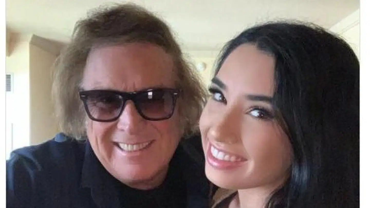 Her ses det lykkelige par, der måske snart får endnu bedre tid til at ride på ponyer sammen.