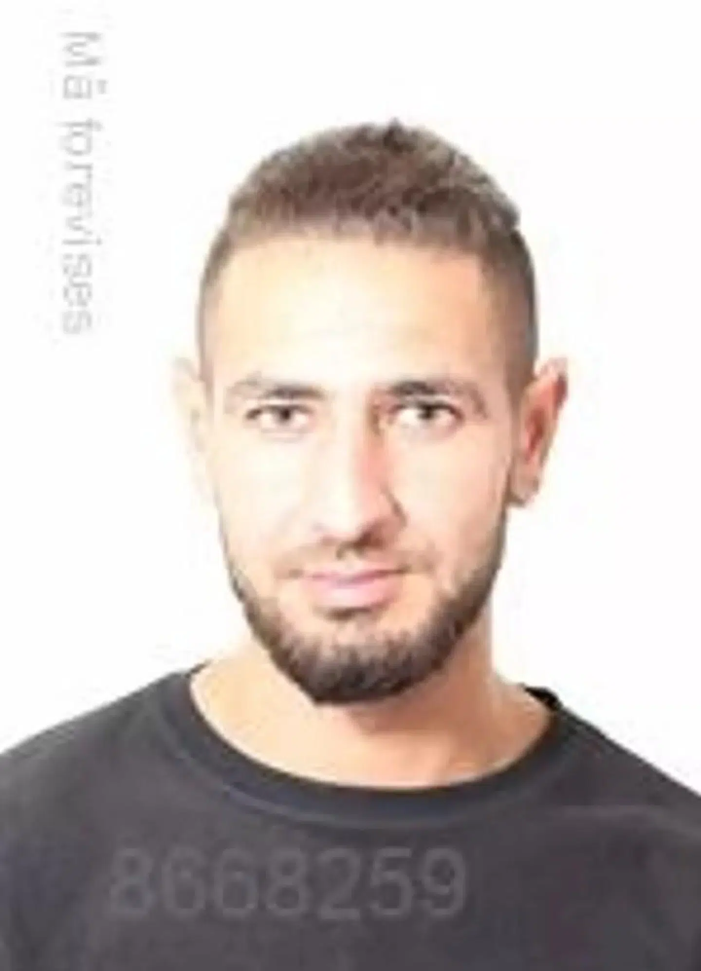 25-årige Abdallah Ahmad Taha, der fortsat er efterlyst. Han er 190 cm høj og almindelig af bygning. Foto: Østjyllands Politi.