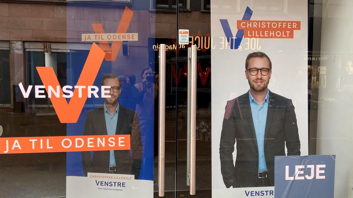 Venstre har forud for kommunalvalget åbnet en valgbutik på gågaden. Partiets spidskandidat Christoffer Lilleholt er at finde i butikkens vinduer. Via den lokale vælgerforening er han blandt andet støttet økonomisk af den lokale virksomhed Carta Finans. Det samme gælder Christoffer Lilleholts far, tidligere minister Lars Christian Lilleholt.