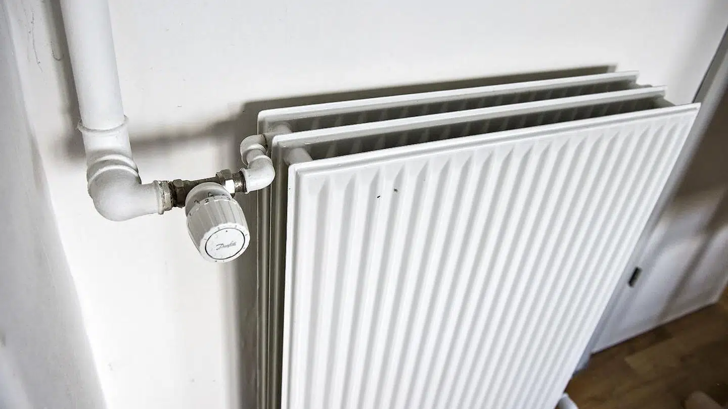 Du skal tømme radiatoren for luft