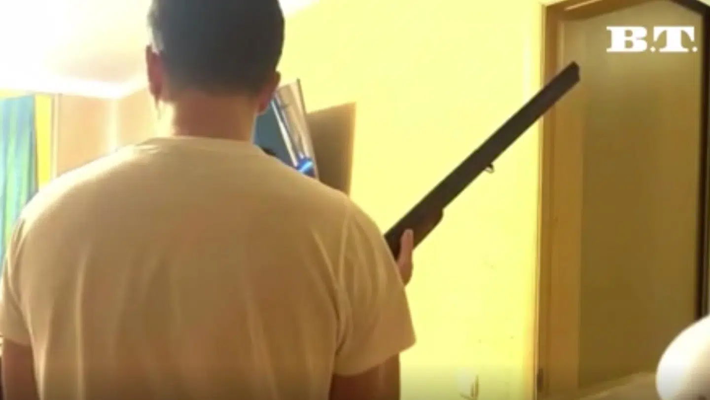 Andrey Zaltser i sin lejlighed, kort inden han mistede livet.