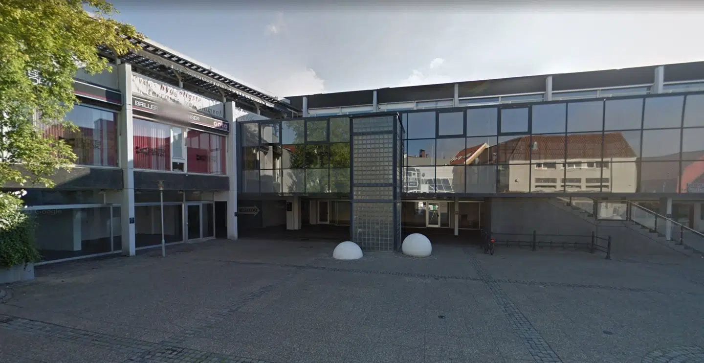 Restaurant Slotskroen i Randers er beliggende i nærheden af Slotspladsen, som fremgår på billedet.