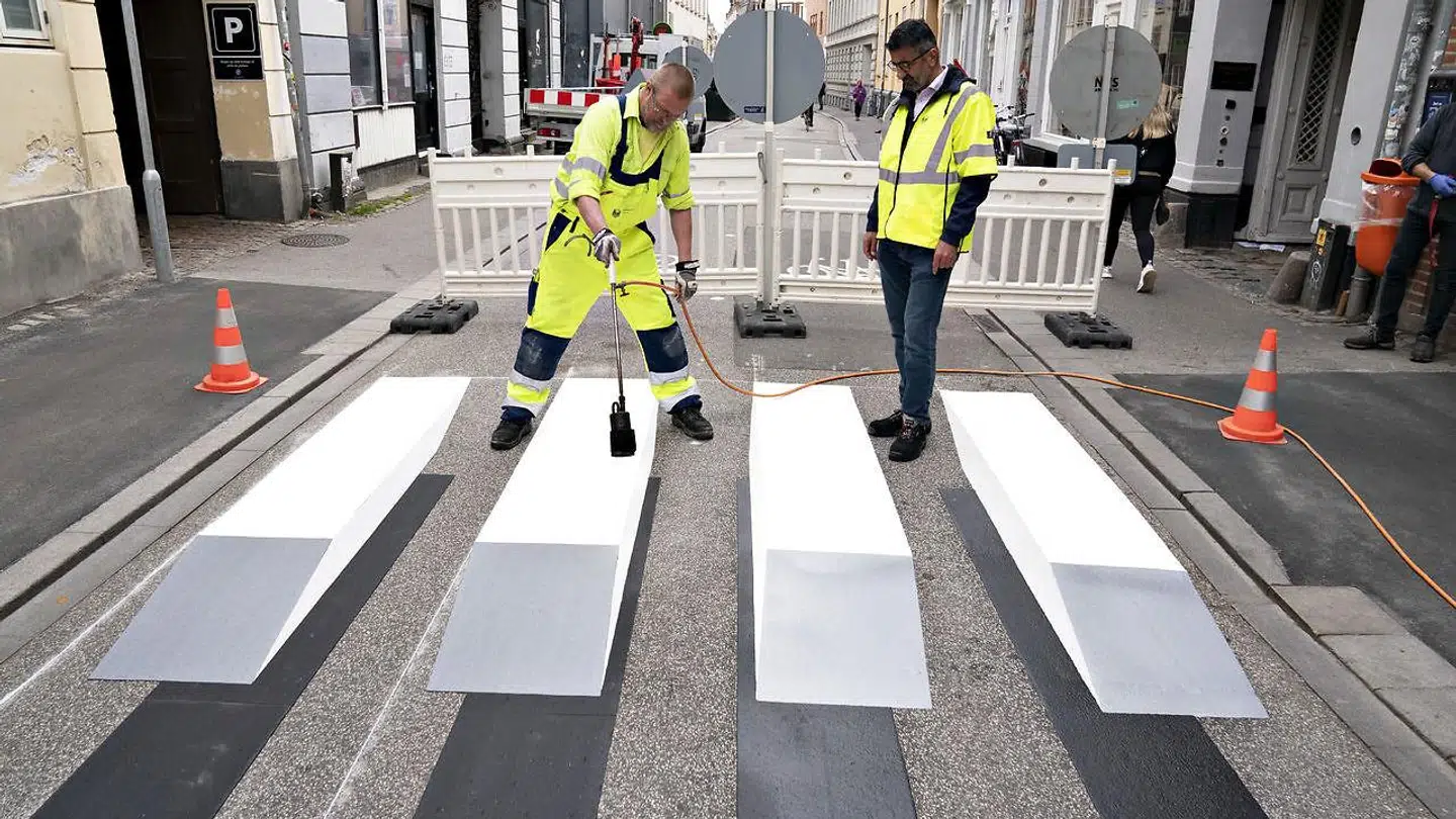 Rådmand for Teknik og Miljø, Bünyamin Simsek, var også til stede, da fodgængerfeltet blev anlagt.