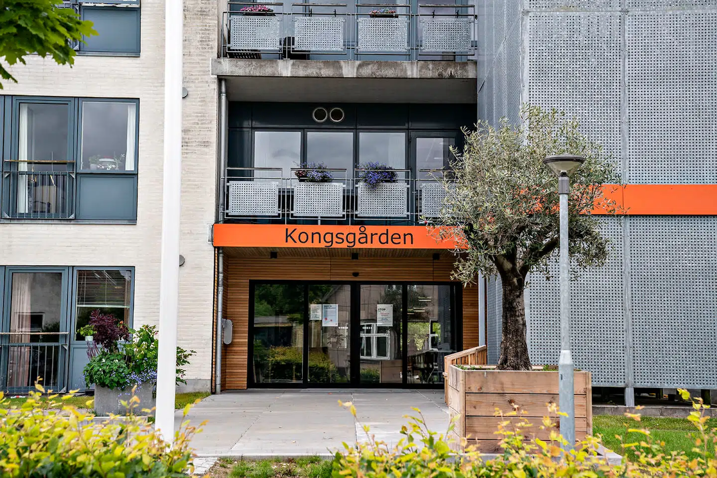 Det var på plejecenteret Kongsgården i Viby Aarhus, hvor TV 2 foretog optagelserne af Else Marie Larsen.