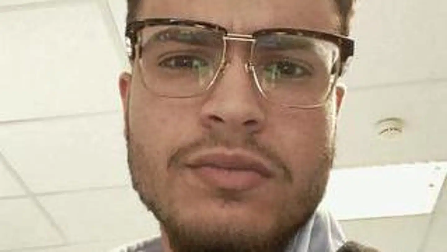 22-årige Esmat Ramzi Abuzaid blev kaldt 'fucking perker' i en mail fra Reersø Camping. Nu har han stævnet campingpladsen.