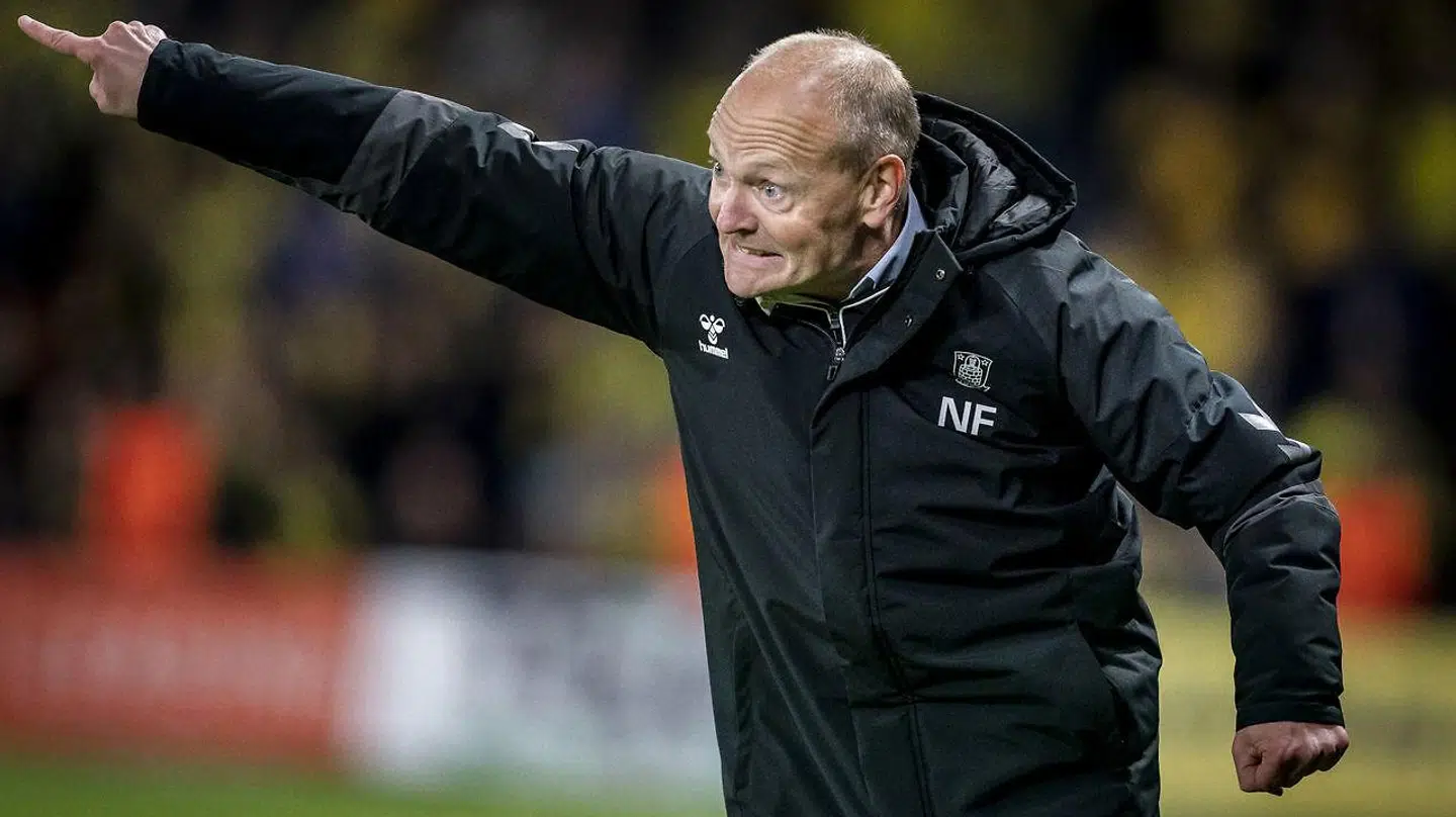 Panderynker hos Brøndbytræner Niels Frederiksen under søndagens kamp mod formstærke AaB. De blev dog færre i løbet af kampen, da han kunne se sit hold vende 0-1 til 2-1 på Brøndby Stadion.