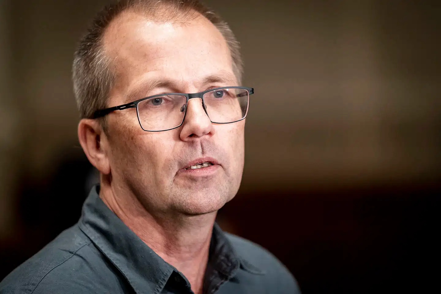 »Det er en fælles konklusion med regeringen i forhold til det, den ønsker. Vi vil ikke kunne levere stemmer til det. Det er der så en række andre partier, der er villige til at gøre,« siger Peder Hvelplund, Enhedslistens indfødsretsordfører, til avisen.