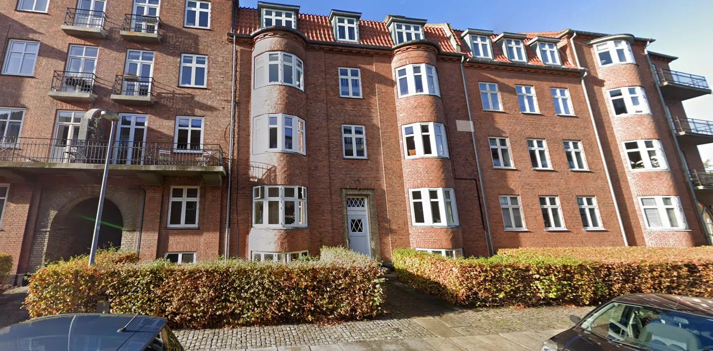 Det er her på Borgmestervænget i Aalborg, at Frank Jensen har en tom lejlighed stående det meste af året – på trods af at der er bopæspligt i kommunen.