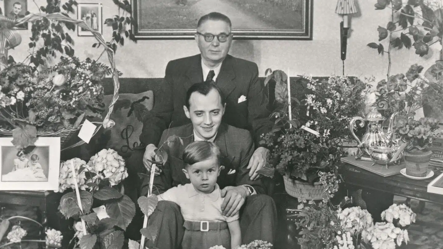 Kjeld Kirk Kristiansen er tredje generation i Lego. Øverst ses Ole Kirk Christiansen, i midten Godtfred Kirk Christiansen, og nederst Kjeld Kirk Kristiansen. Billedet blev taget på Godtfreds 60-års fødselsdag.