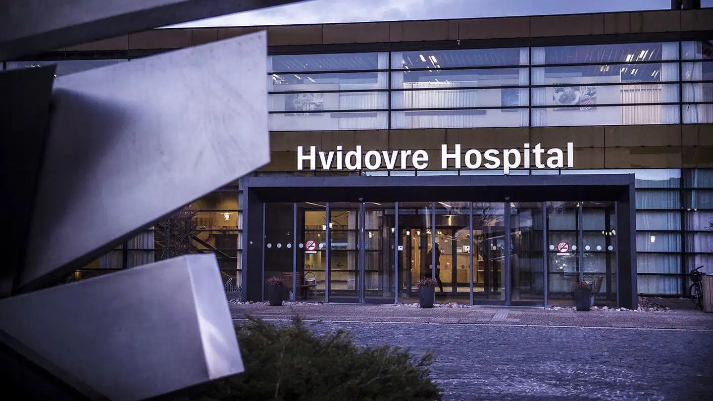 Det nye byggeri ved Hvidovre Hospital er kommet i store problemer. Både i forhold til økonomi og forsinkelser.