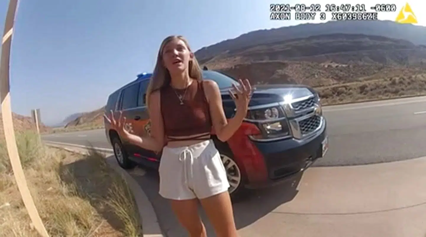 Gabby Petito på et såkaldt bodycam hos en betjent, efter at parret blev stoppet af politiet midt i et skænderi i august.