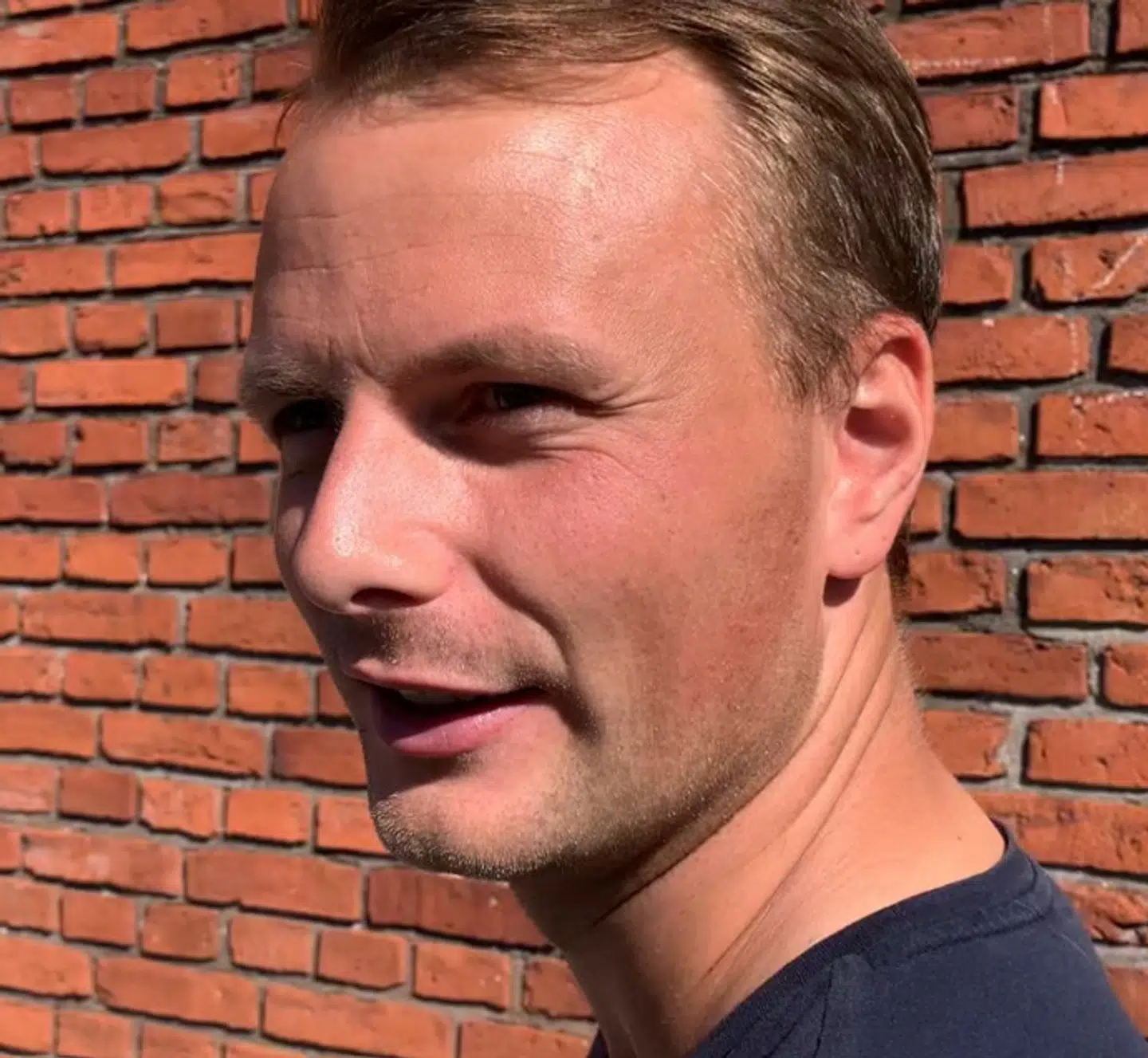 »Det handler om det kick, det giver, hver eneste gang man spiller og jagter penge – hurtige penge. Men på et tidspunkt tager det over, og man bliver total irrationel i sine handlinger,« fortæller Morten Vester, som efter behandling nu er kommet godt ud på den anden side af sin spilafhængighed.Foto: Jens Anton Havskov