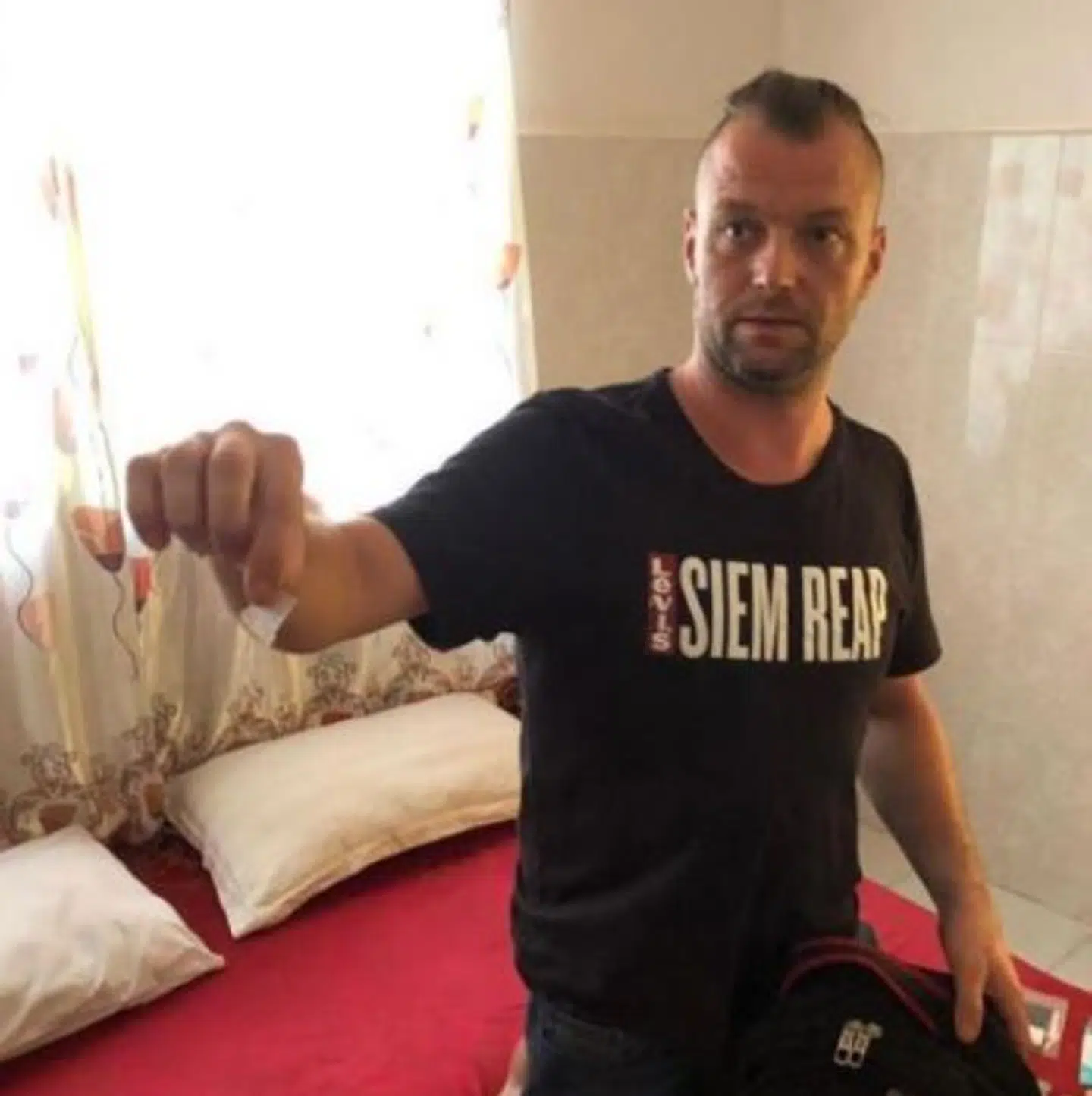 Sejr Gundel blev fotograferet af det lokale politi straks efter anholdelsen i august 2019.