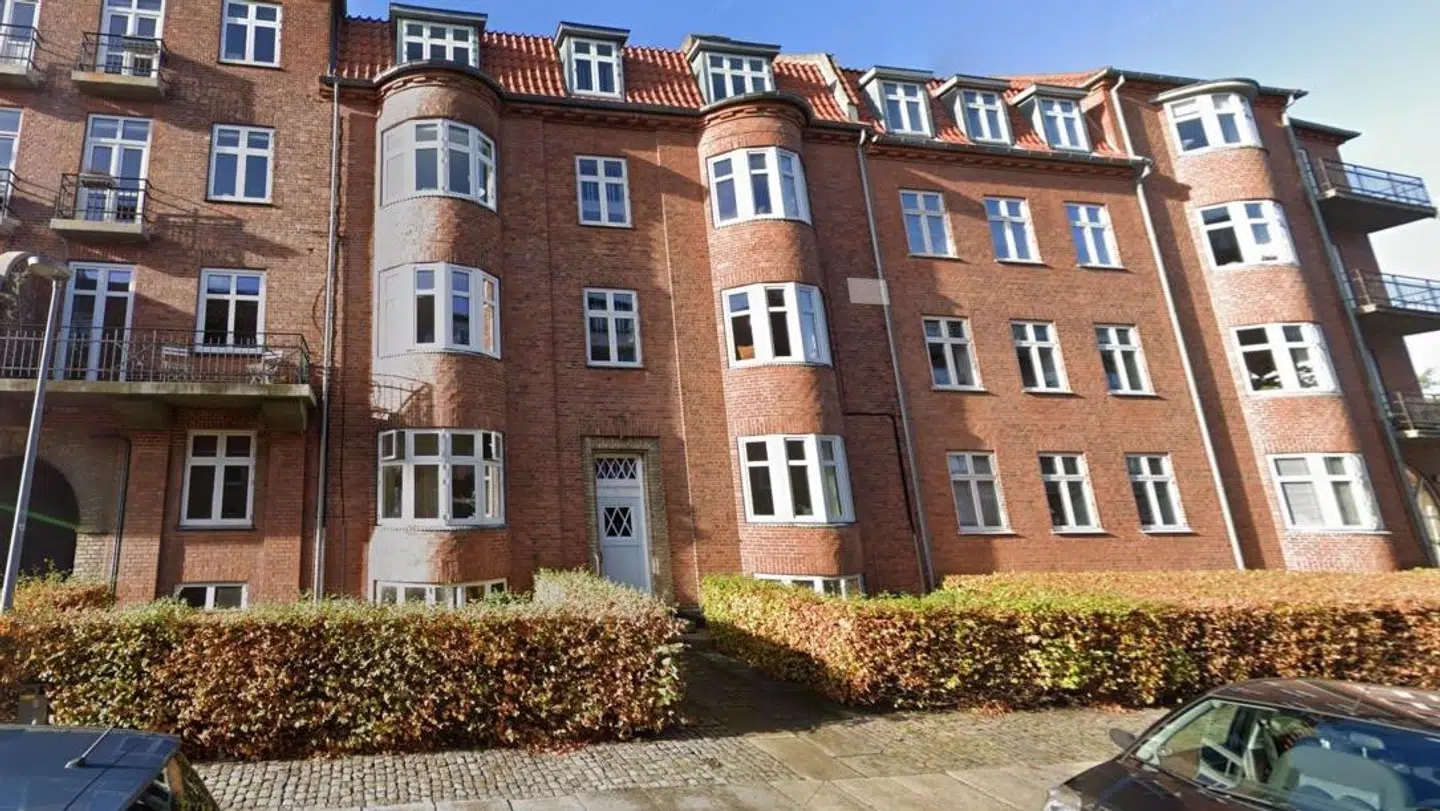 Det er her på Borgmestervænget i Aalborg, at Frank Jensen har en tom lejlighed stående det meste af året – på trods af at der er bopæspligt i kommunen.
