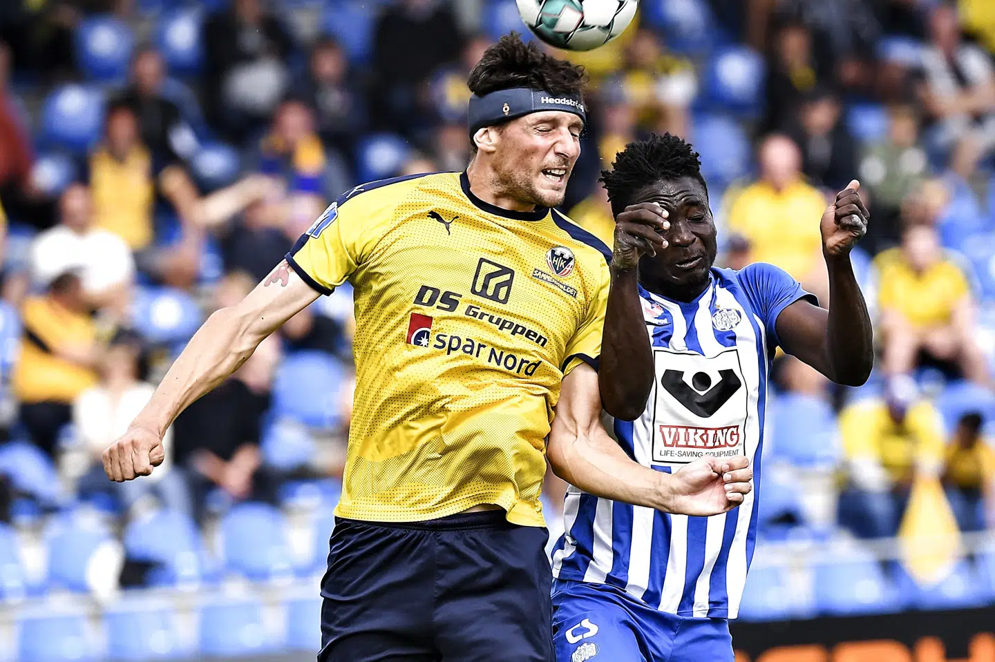 Rasmus Minor Petersen (tv.) spillede i sidste del af sin aktive karriere med pandebåndet fra Sportect. Ernst Van Norde/Ritzau Scanpix