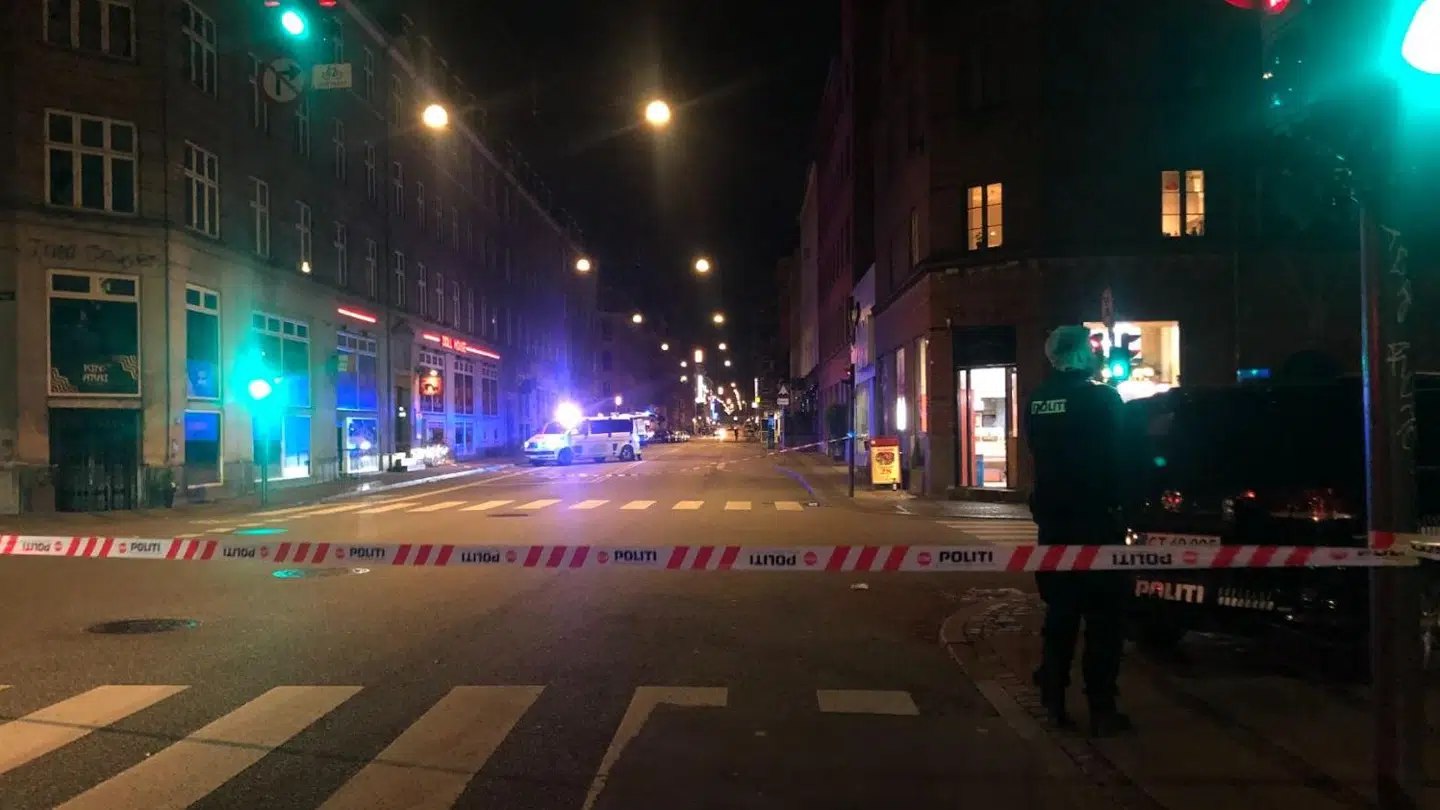 Istedgade blev tidlig fredag morgen afspærret efter et knivstikkeri.