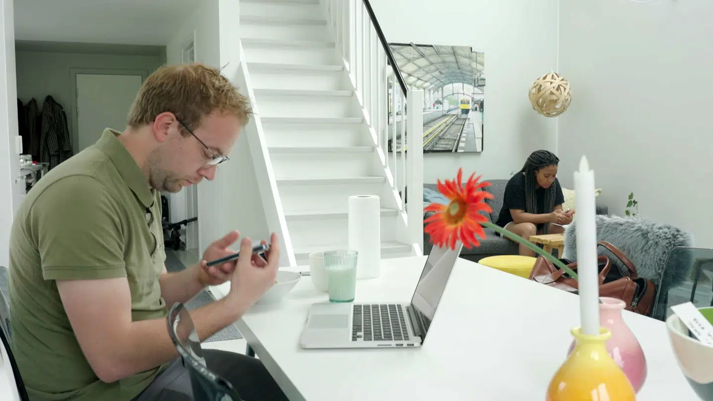 Der bliver knap sagt 'Godmorgen' dagen efter opvasketabs-skænderiet.