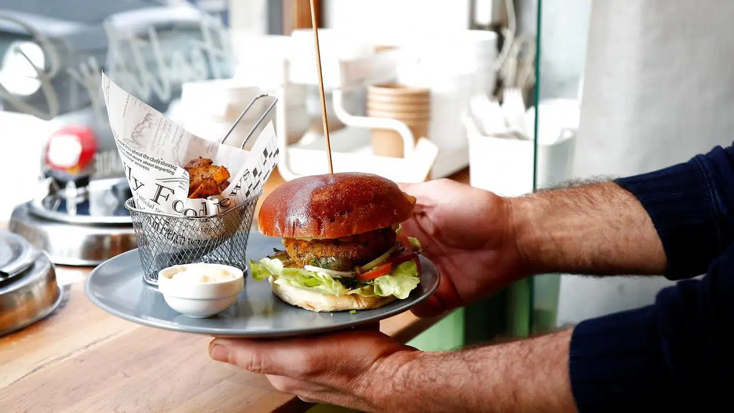 Sinan Altunbulak har godt kunne mærke, at de nu skal starte forfra uden deres faste kundekreds, men det har de været nødt til. Modelfoto.