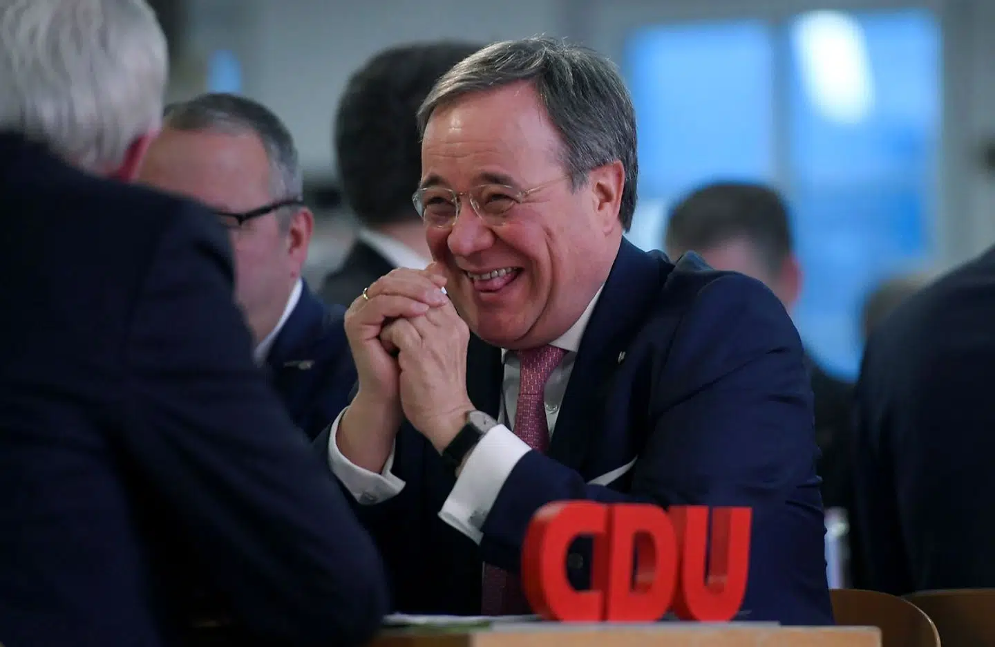 Lige siden det uheldige grin, har fotografer filmet Armin Laschet hver gang han griner.