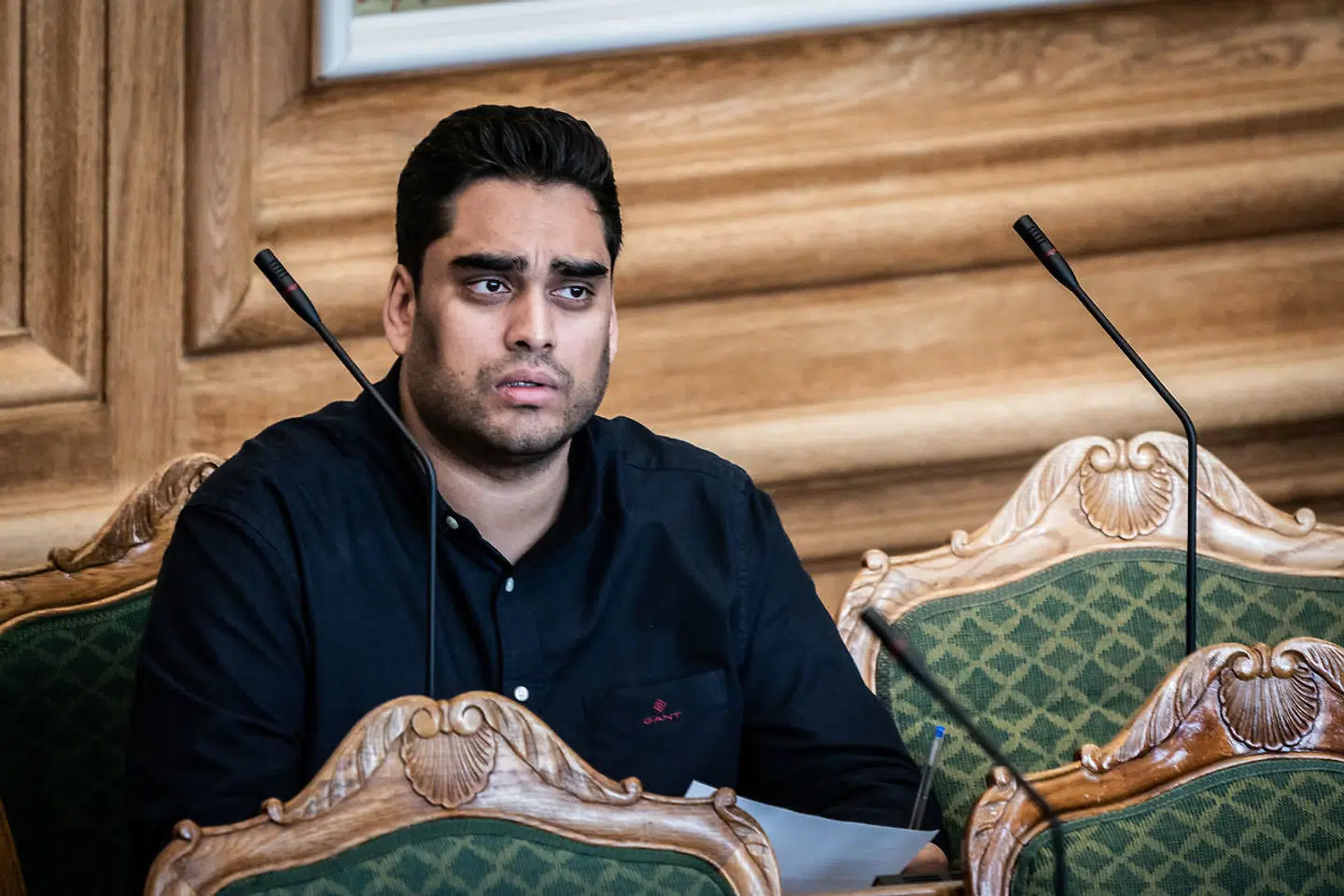 Sikandar Siddique, Frie Grønne, er rystet over videoen. Han mener, at regeringen ikke foretager sig nok for at komme racisme til livs.