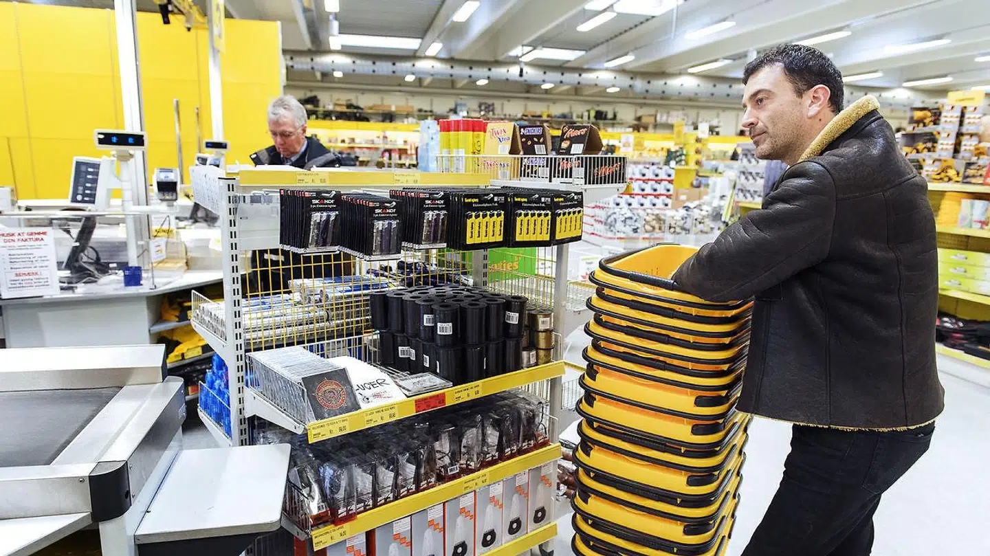 Erling Daell er ud over at være ejer af Harald Nyborg sanger i et rockband.