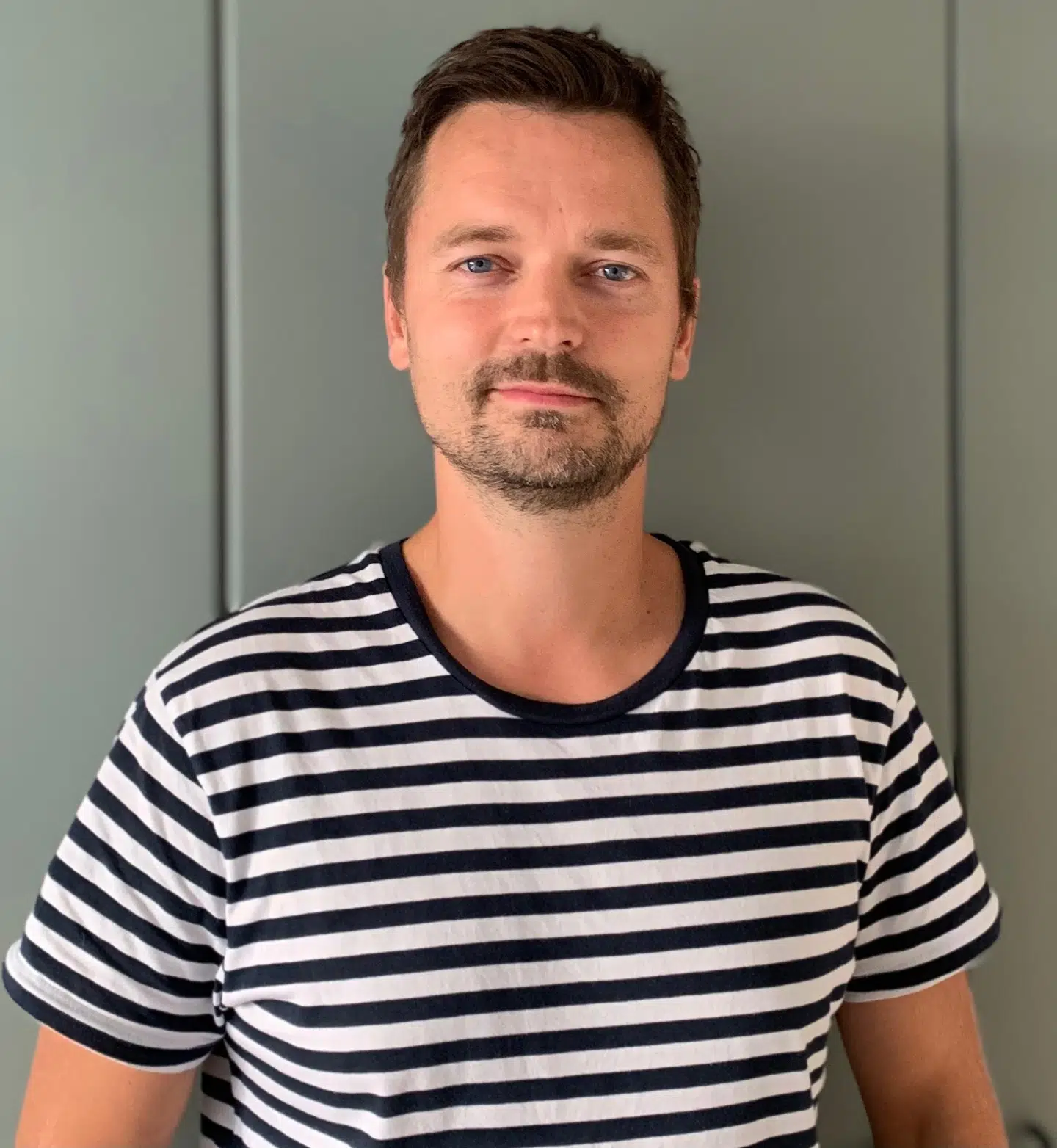 Gabriel Rasmussen er næstformand i foreningen 'Hjelm Bugts Venner', der protesterer imod opførelsen af en feriepark i Vordingborg Kommune. Privatfoto.