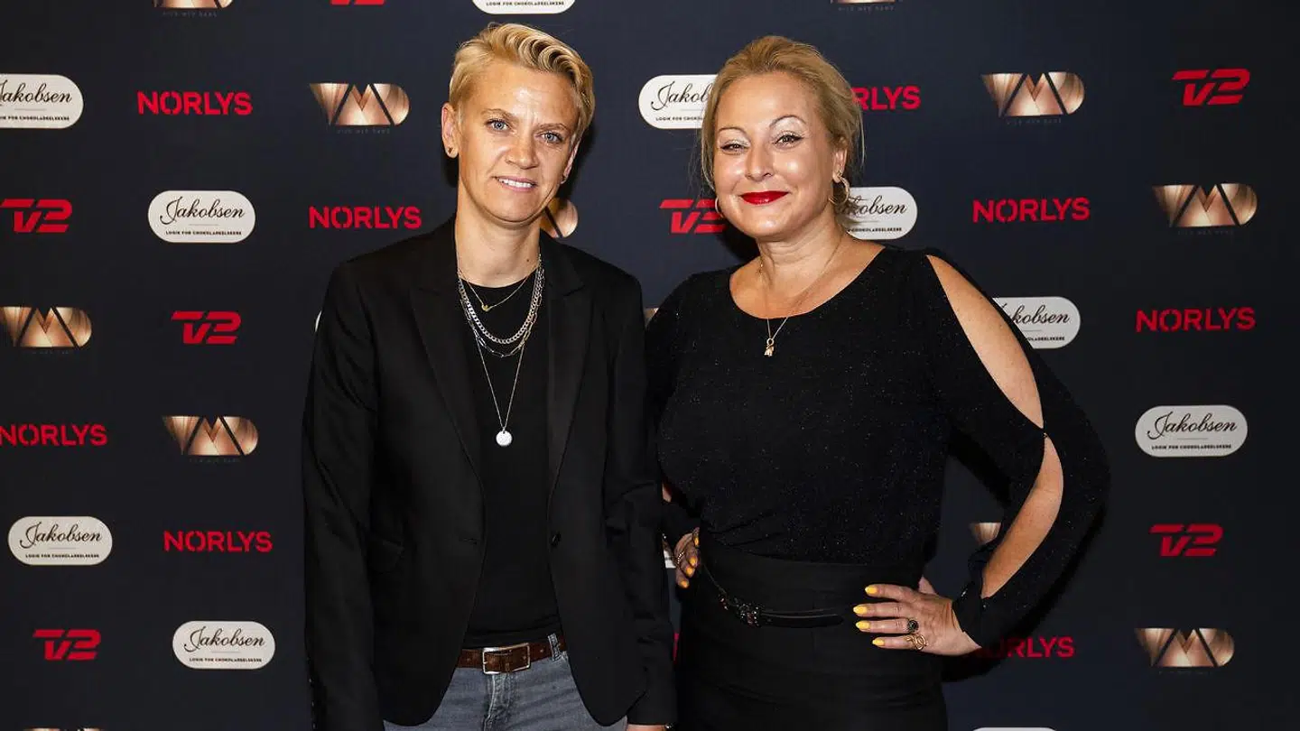 B.T. talte med Stéphanie Surrugue, da hun ankom på den røde løber til 'Vild med dans' program 2 i fredags. Her ankom hun sammen med nydanseren Michelle Kristensens kæreste Pernille Wass, som hun er gode veninder med.