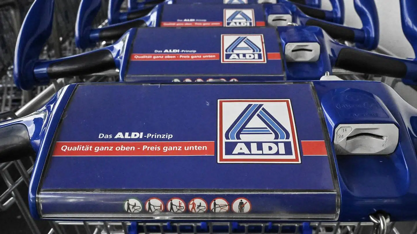 Pengene flyder i en lind strøm fra Aldi Nord i Tyskland til den danske forretning