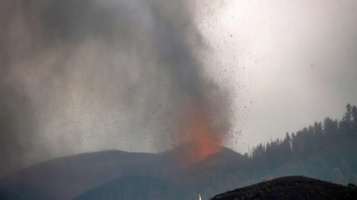 Vulkanen Cumbre Vieja gik søndag i udbrud. Flere tusinde er evakueret.