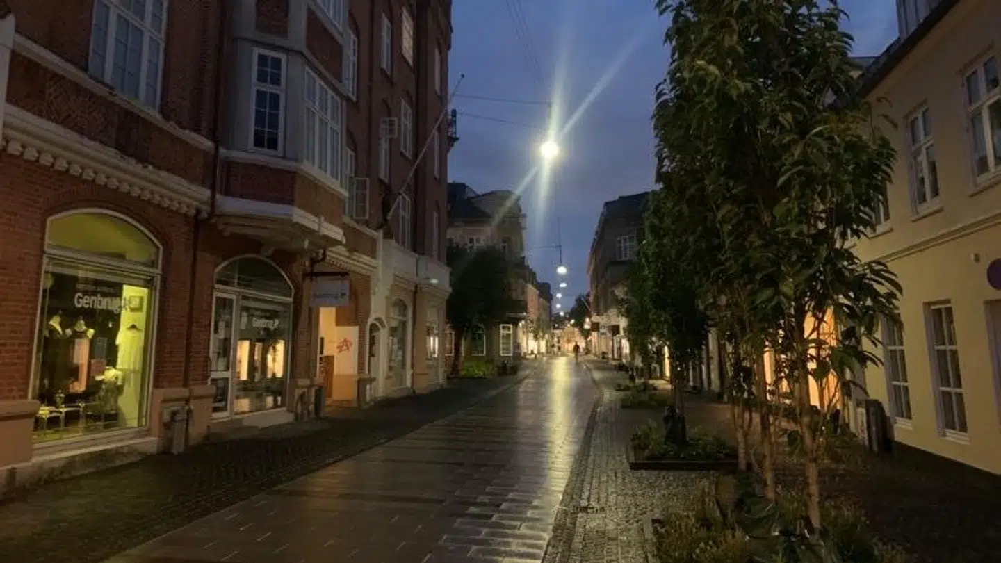 Aalborgs Nørregade har de seneste år fået sig noget af en ansigtsløftning. Lucas Andersen nyder gågadens rolige omgivelser, midt i byen. Privatfoto