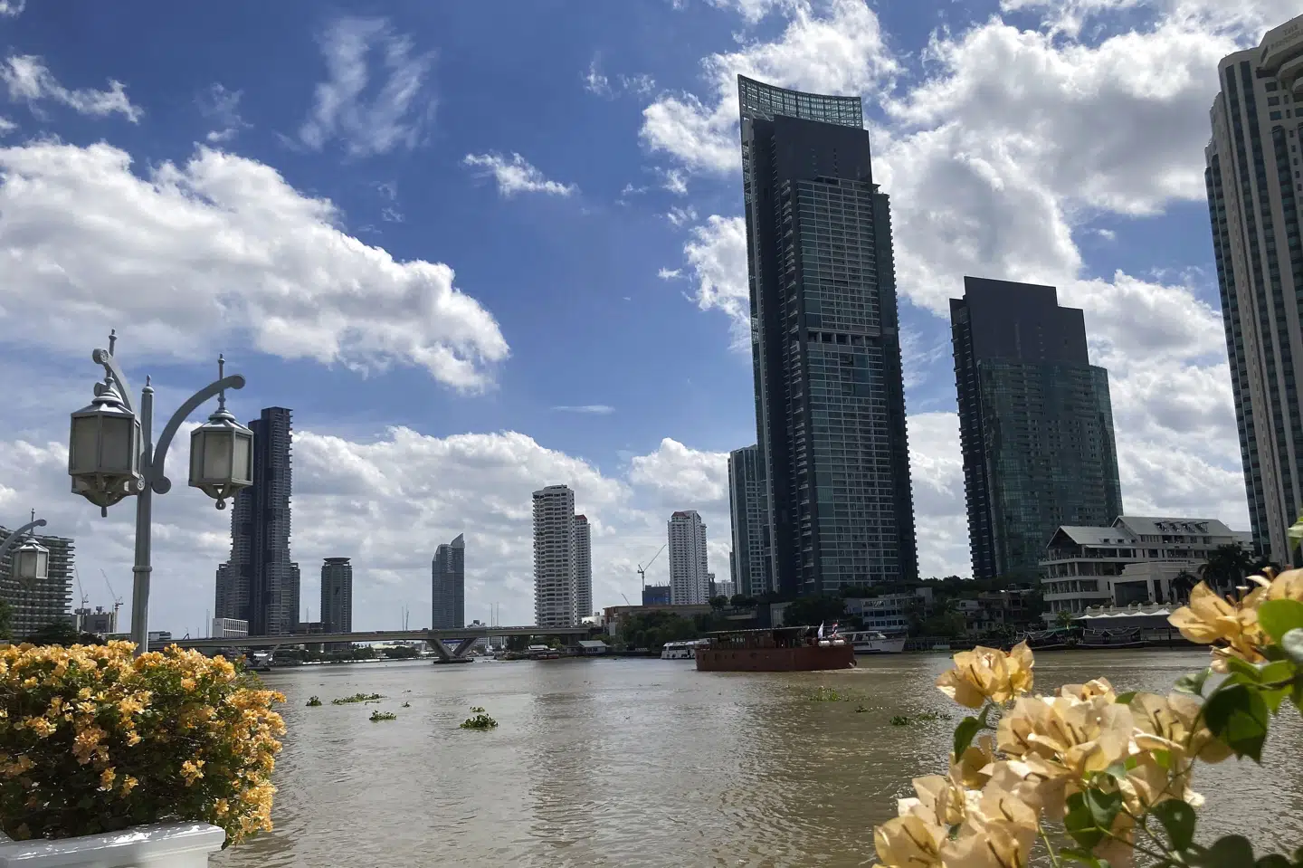 Bangkok med omkring 10 millioner indbyggere var inden pandemien en meget populær turistdestination. Nu håber myndighederne, at turismen kan genoptages i november. Carola Frentzen/Ritzau Scanpix