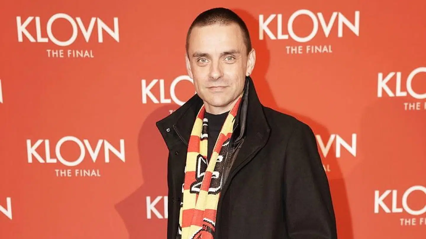 Simon Kvamm og hustruen Stine Skaaning Ellerbæk har solgt deres sommerhus i Klitmøller.