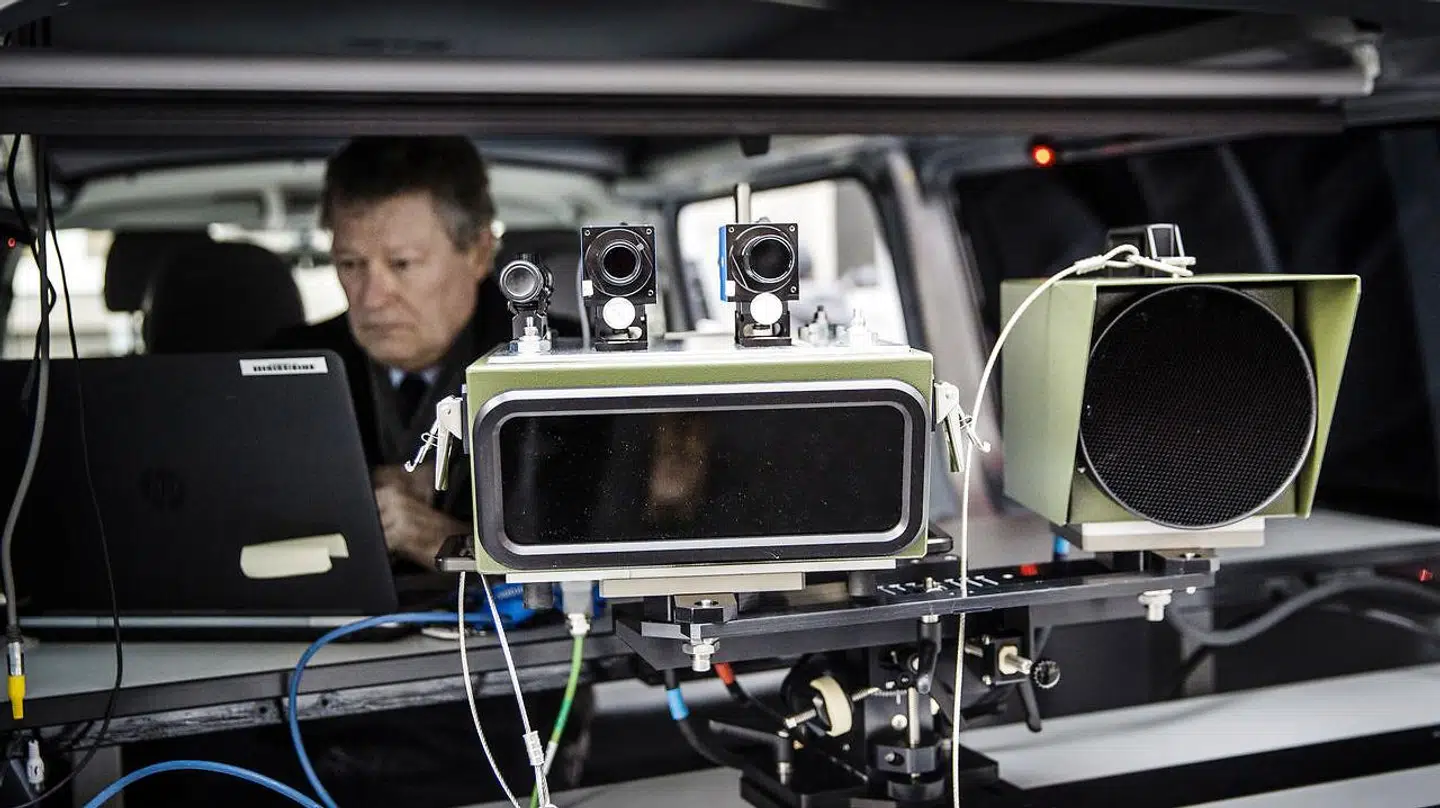 Nordjyllands Politi har sigtet føreren af en 'større BMW' for vanvidskørsel og beslaglagt hans bil.