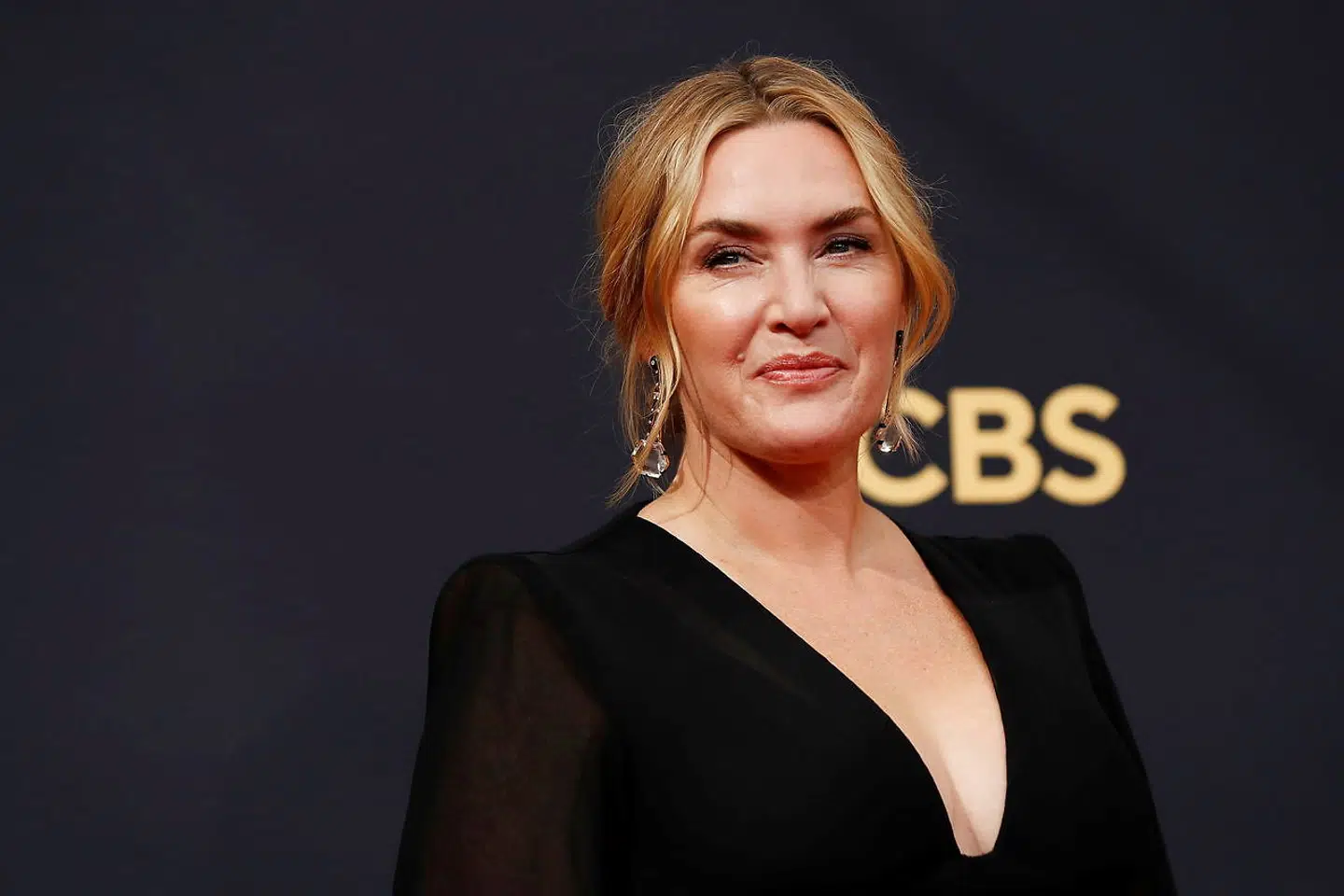 Her ses Kate Winslet ankomme til Emmy-uddelingen.