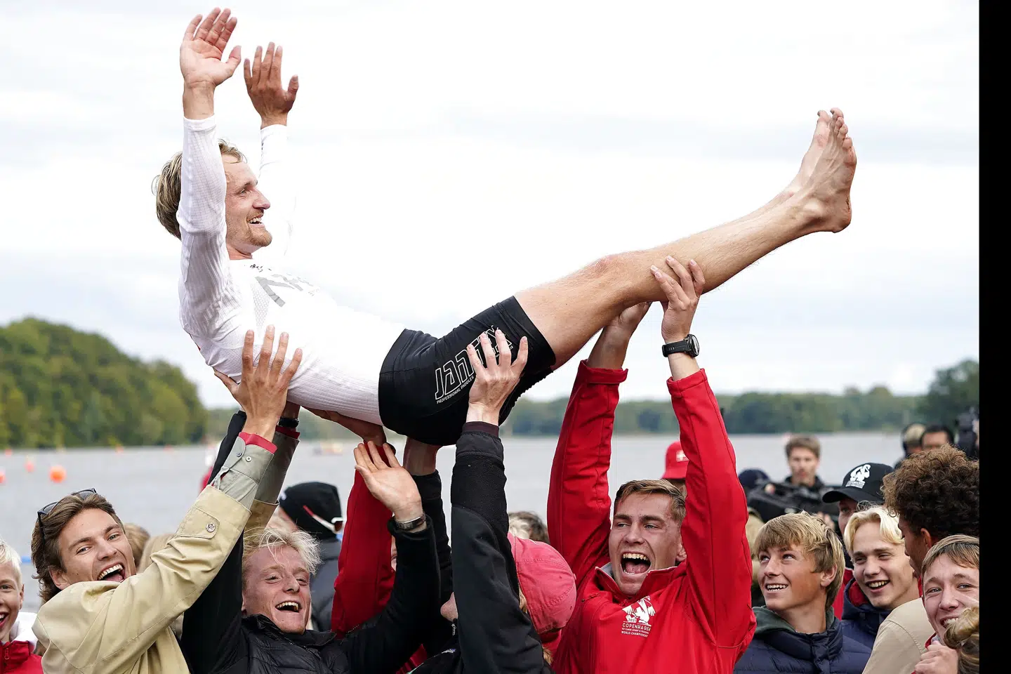 Danske Mads Pedersen satte prikken over i'et med Danmarks femte medalje til VM i kajaksprint på 5000 meter-distancen i enerkajak. Keld Navntoft/Ritzau Scanpix