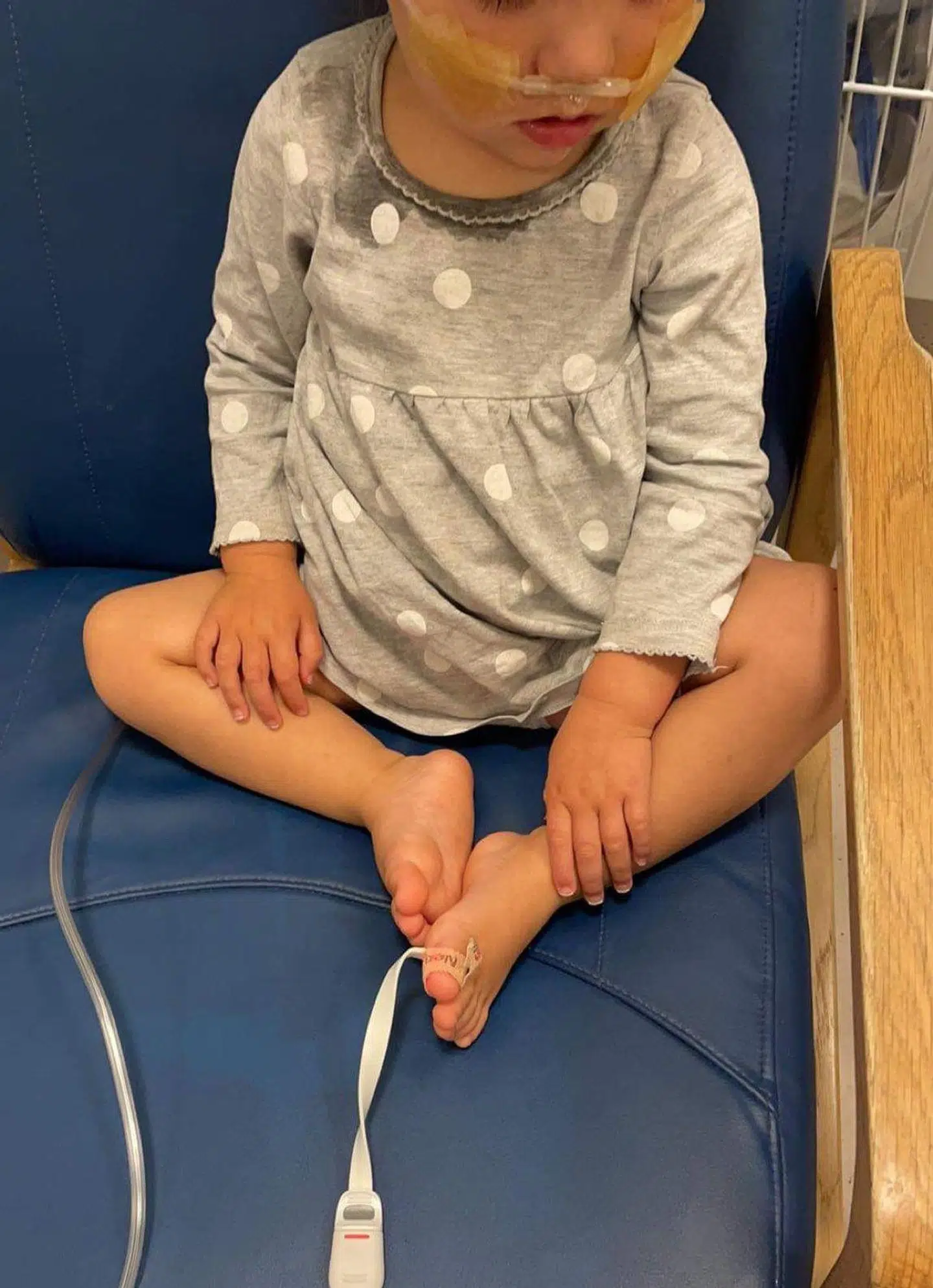 Albertes iltmætning var meget lav. Derfor fik hun masker med medicin i for at få iltmætning op igen. Men den steg ikke som ønsket derfor fik hun ren ilt.