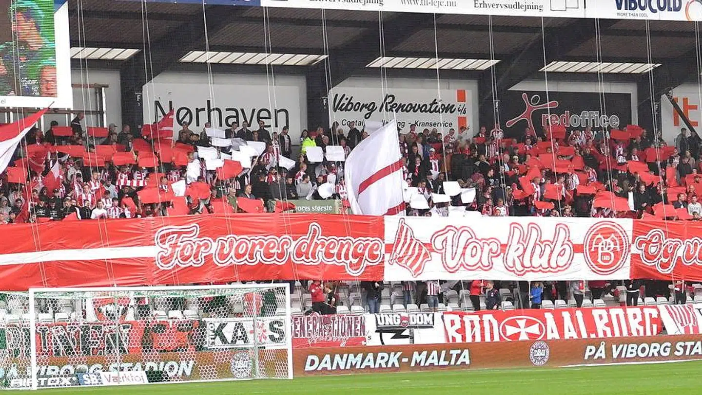 AaB-fansenes fremmøde på udebane har været upåklagelig i denne sæson, senest i sejren over Viborg. Det er også blevet bemærket af nyerhvervelsen Alexander Trajkovski, der er vant til Balkan-stemning på lægterne.